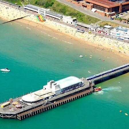 The Dorset Coast - A Home Away From Home Ringwood Exterior photo