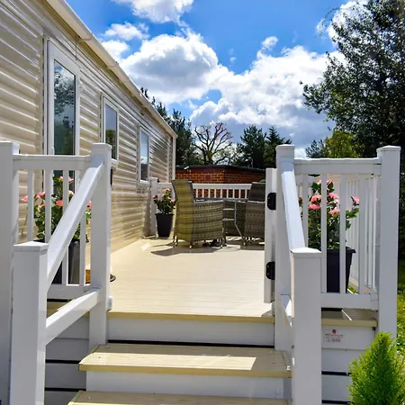 The Dorset Coast - A Home Away From Home Ringwood Exterior photo