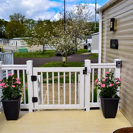The Dorset Coast - A Home Away From Home Ringwood Exterior photo